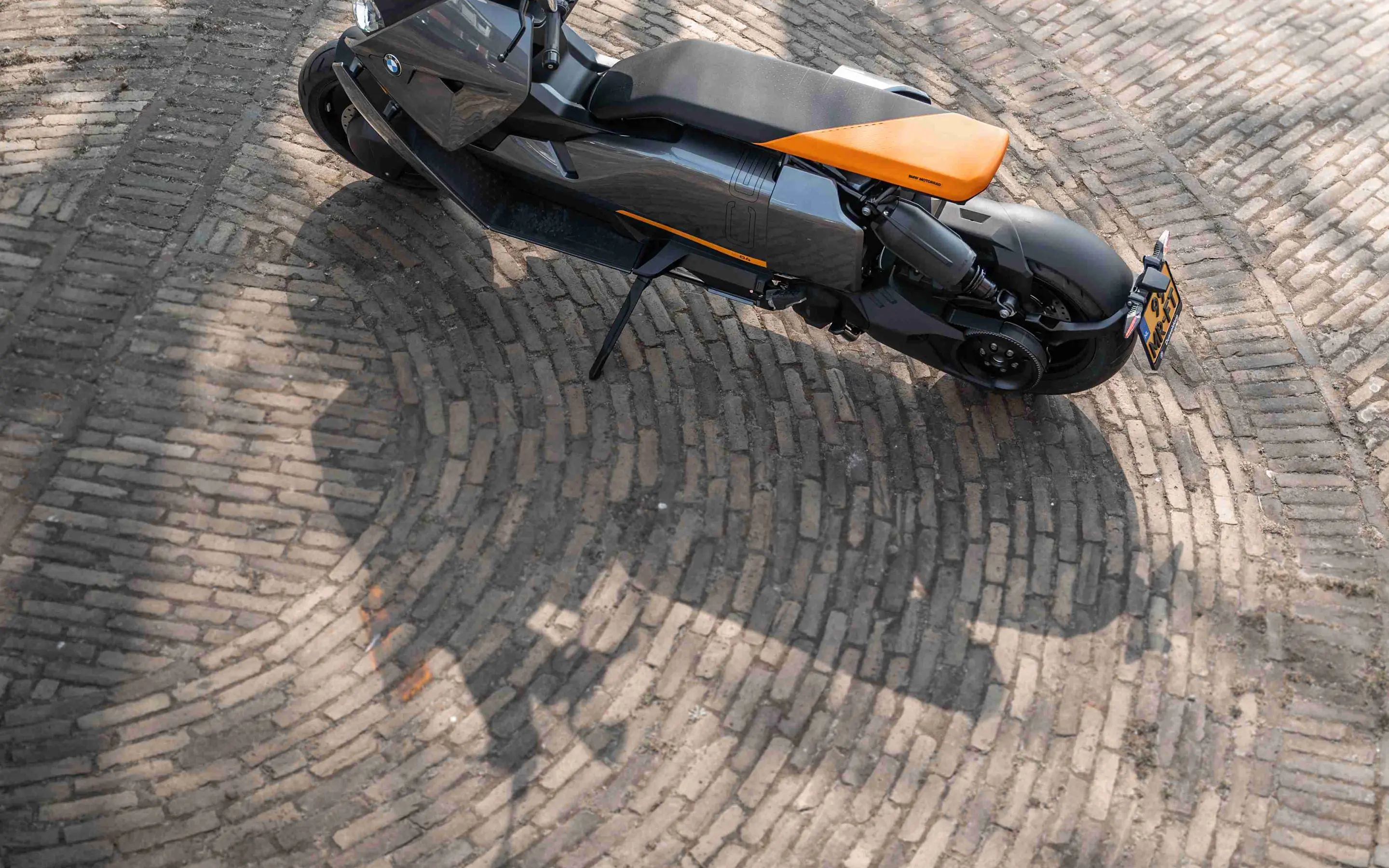 BMW CE 04 Extrerieur bovenzijde