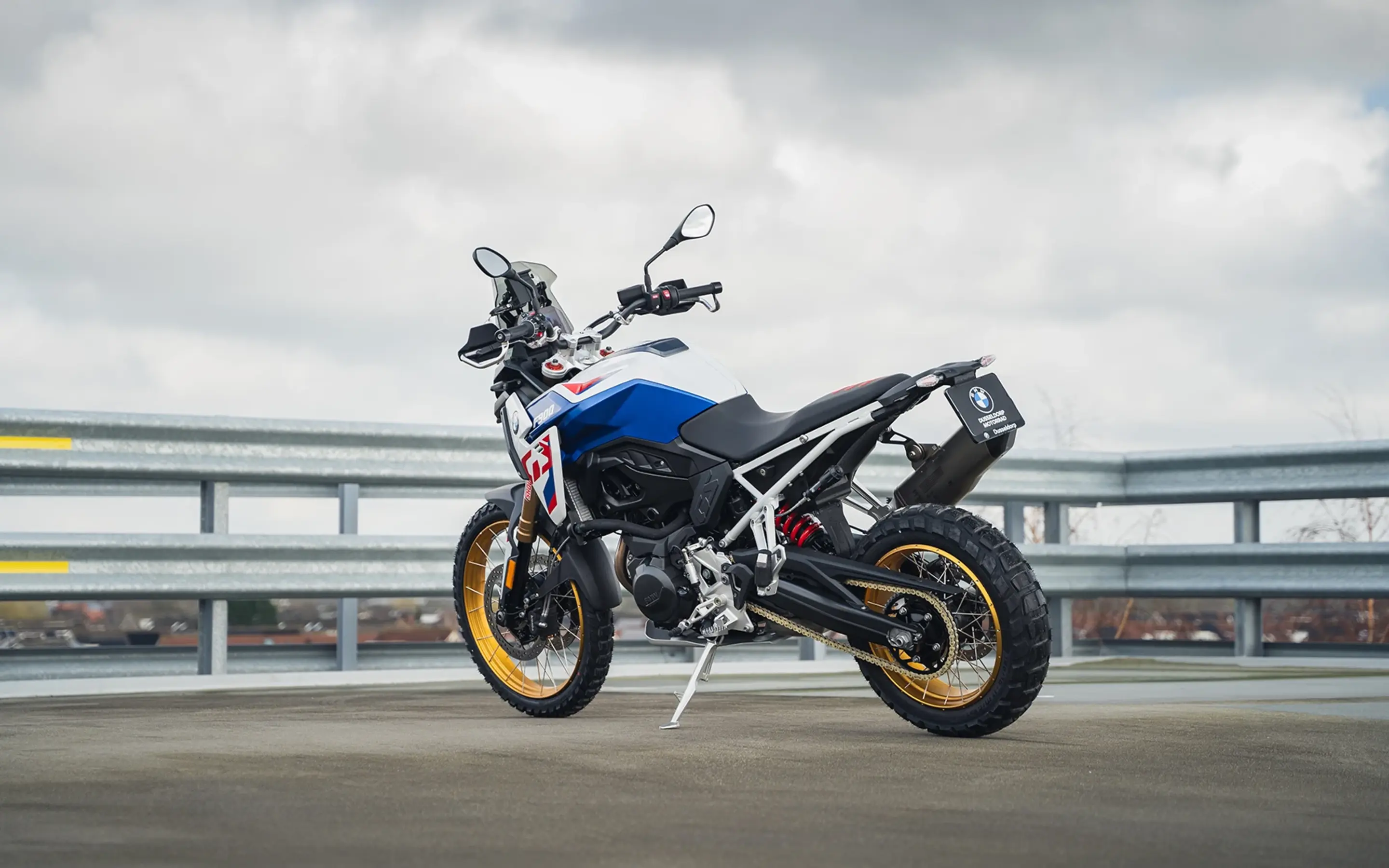 Achterzijde BMW F 900 GS
