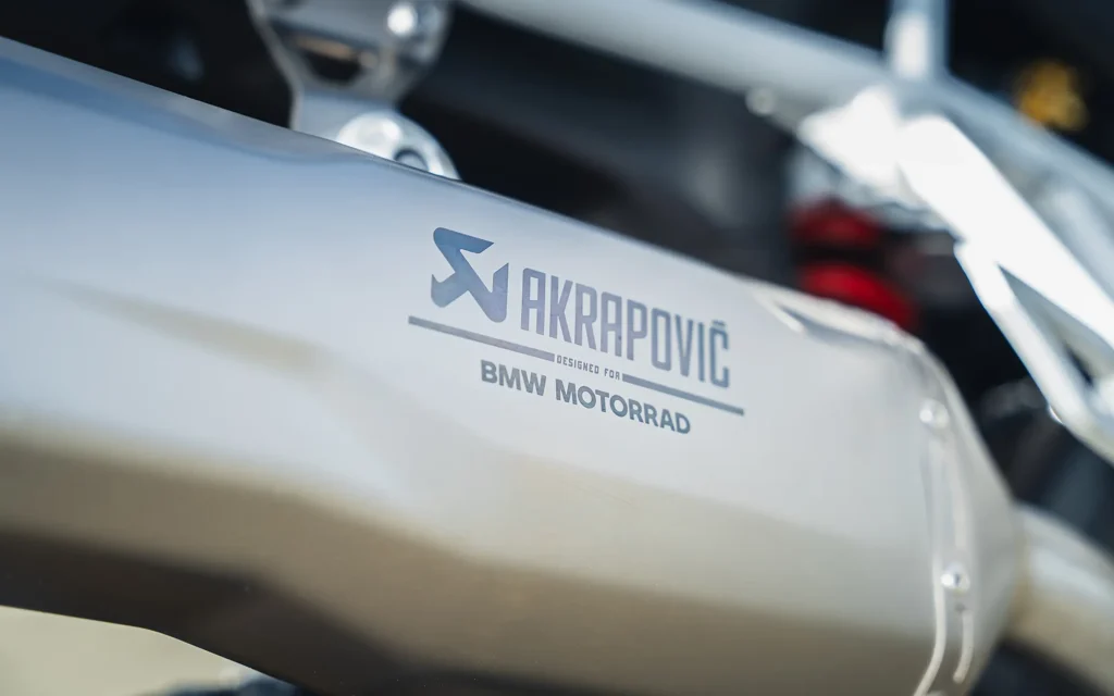 AKRAPOVIČ-EINDDEMPER