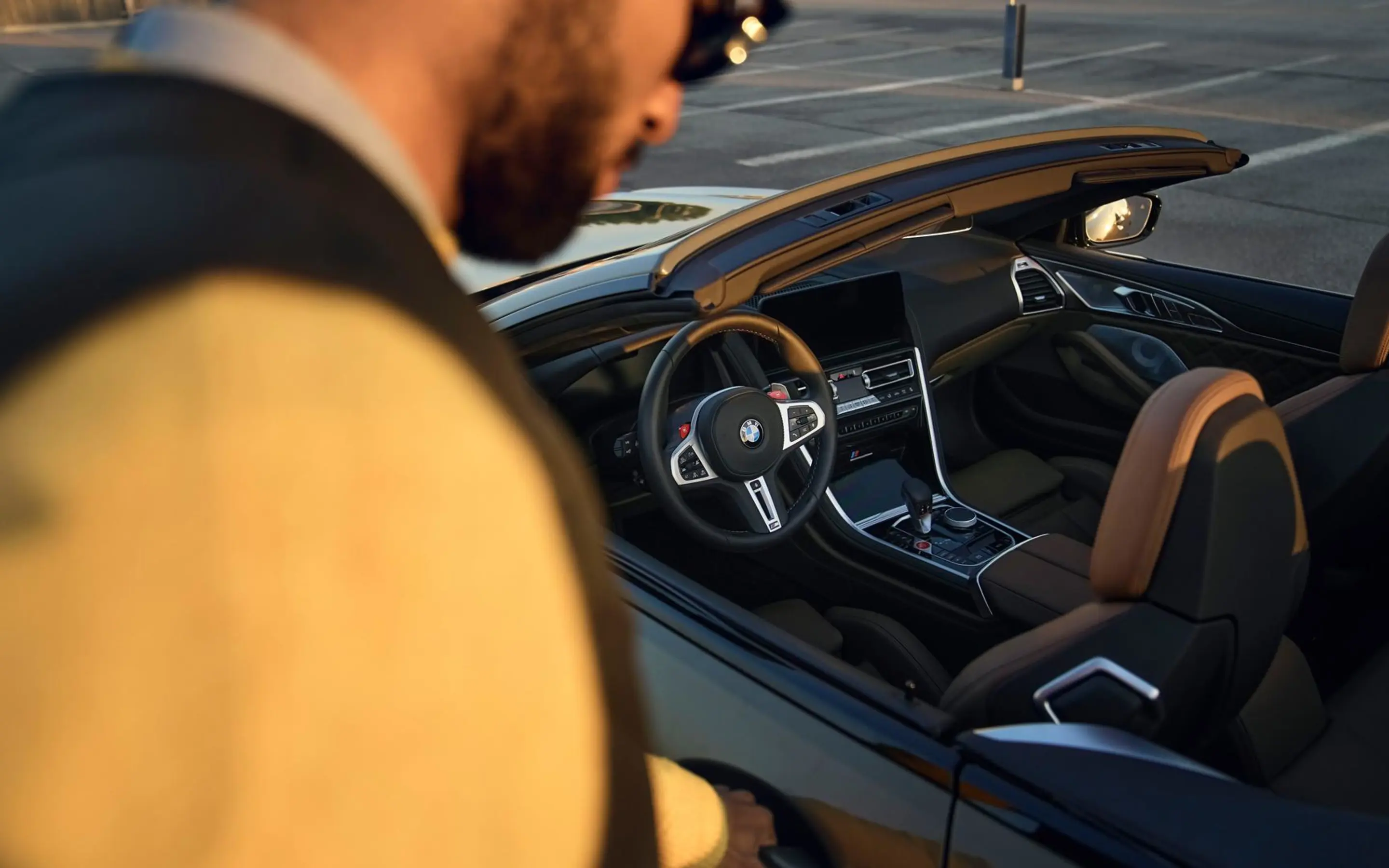 bmw m8 cabrio interieur cockpit
