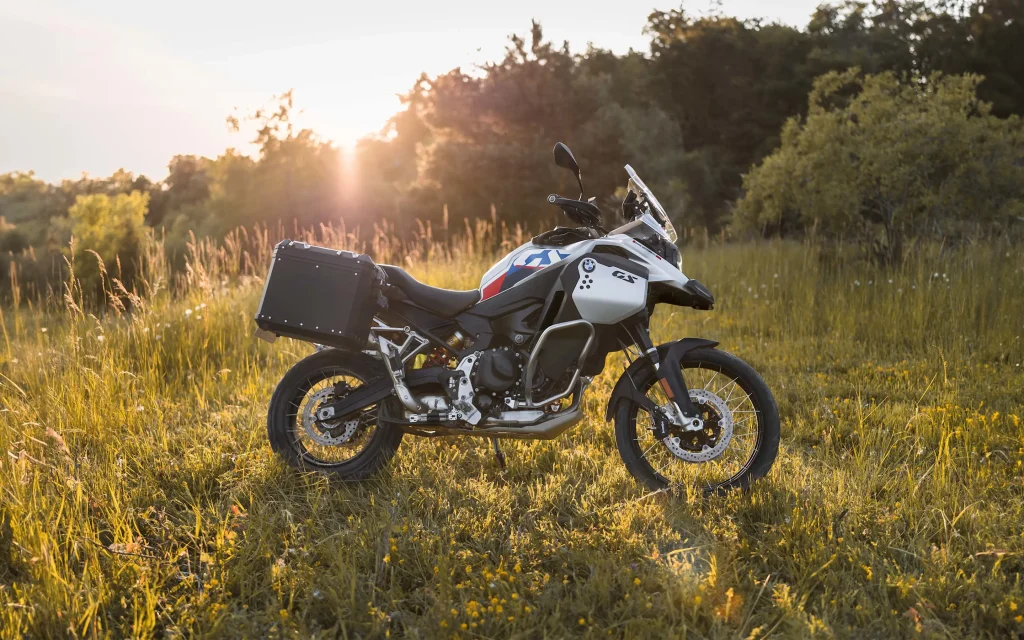 Zijkant BMW F 900 GS ADVENTURE