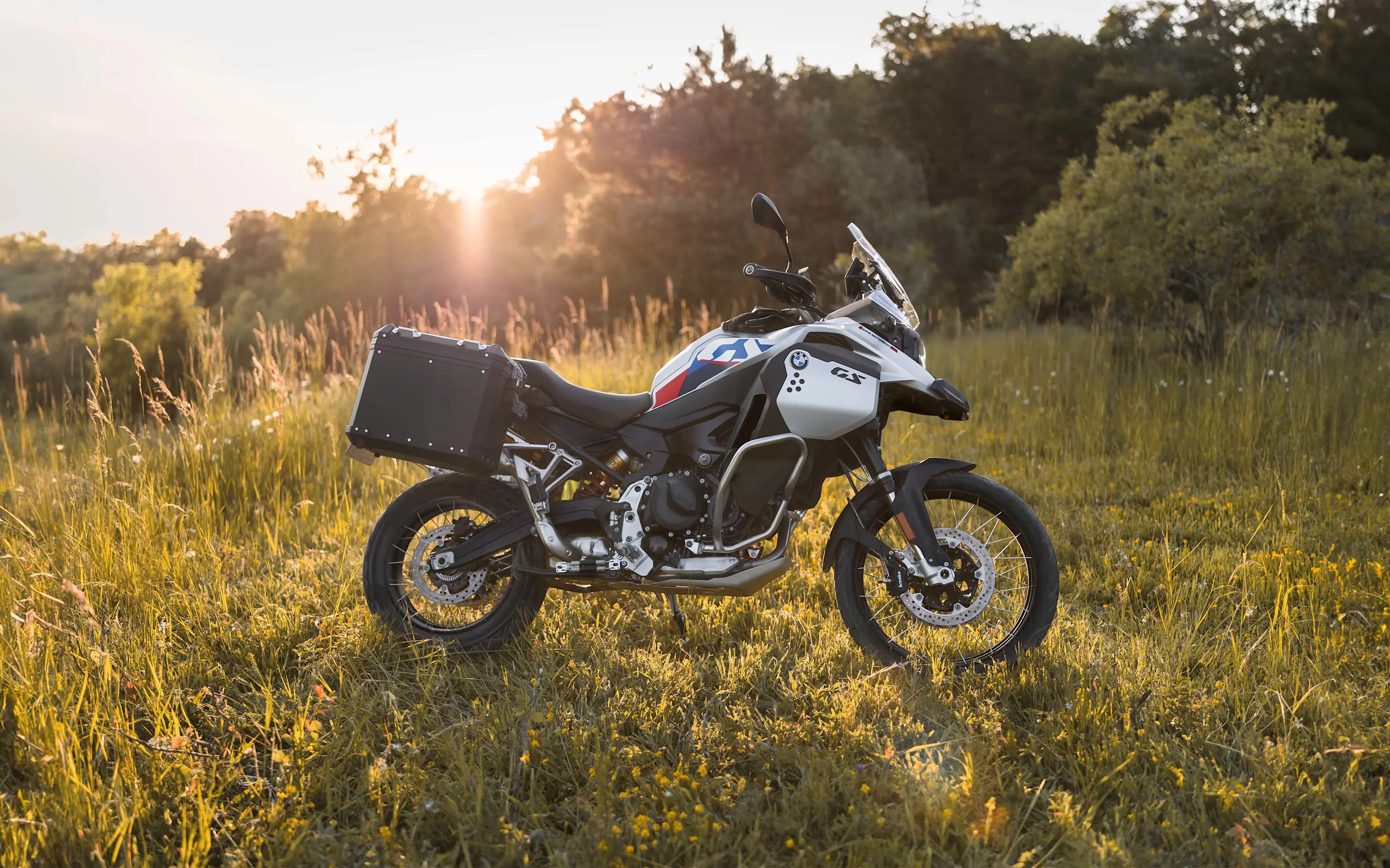 Zijkant BMW F 900 GS ADVENTURE