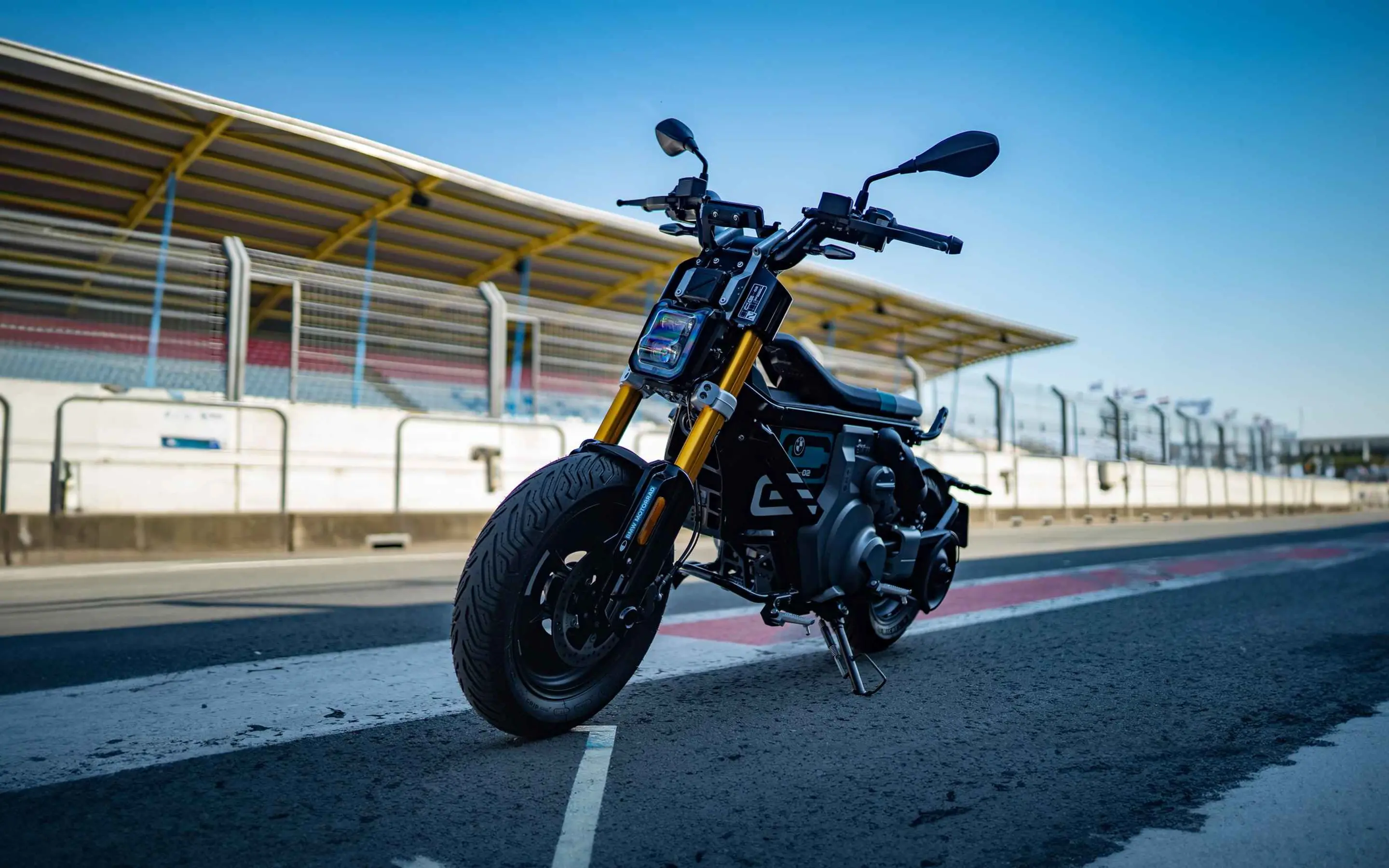 Dusseldorp Motorrad BMW CE02 11
