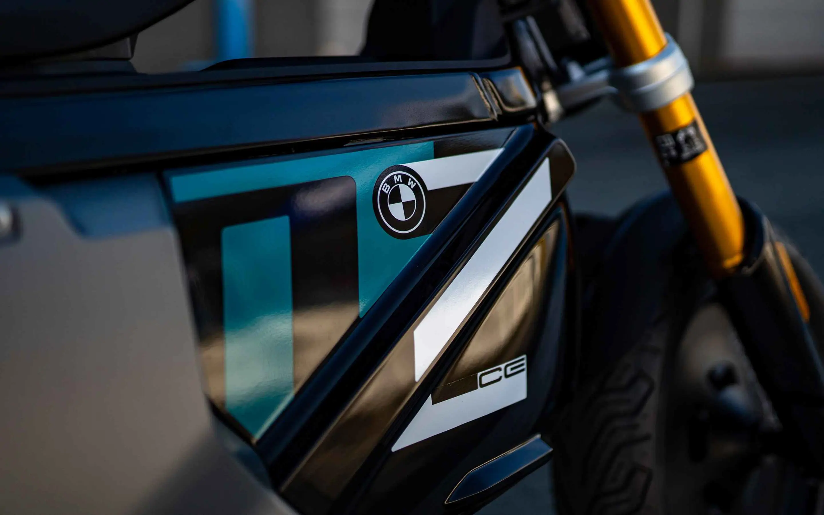 Dusseldorp Motorrad BMW CE02 3