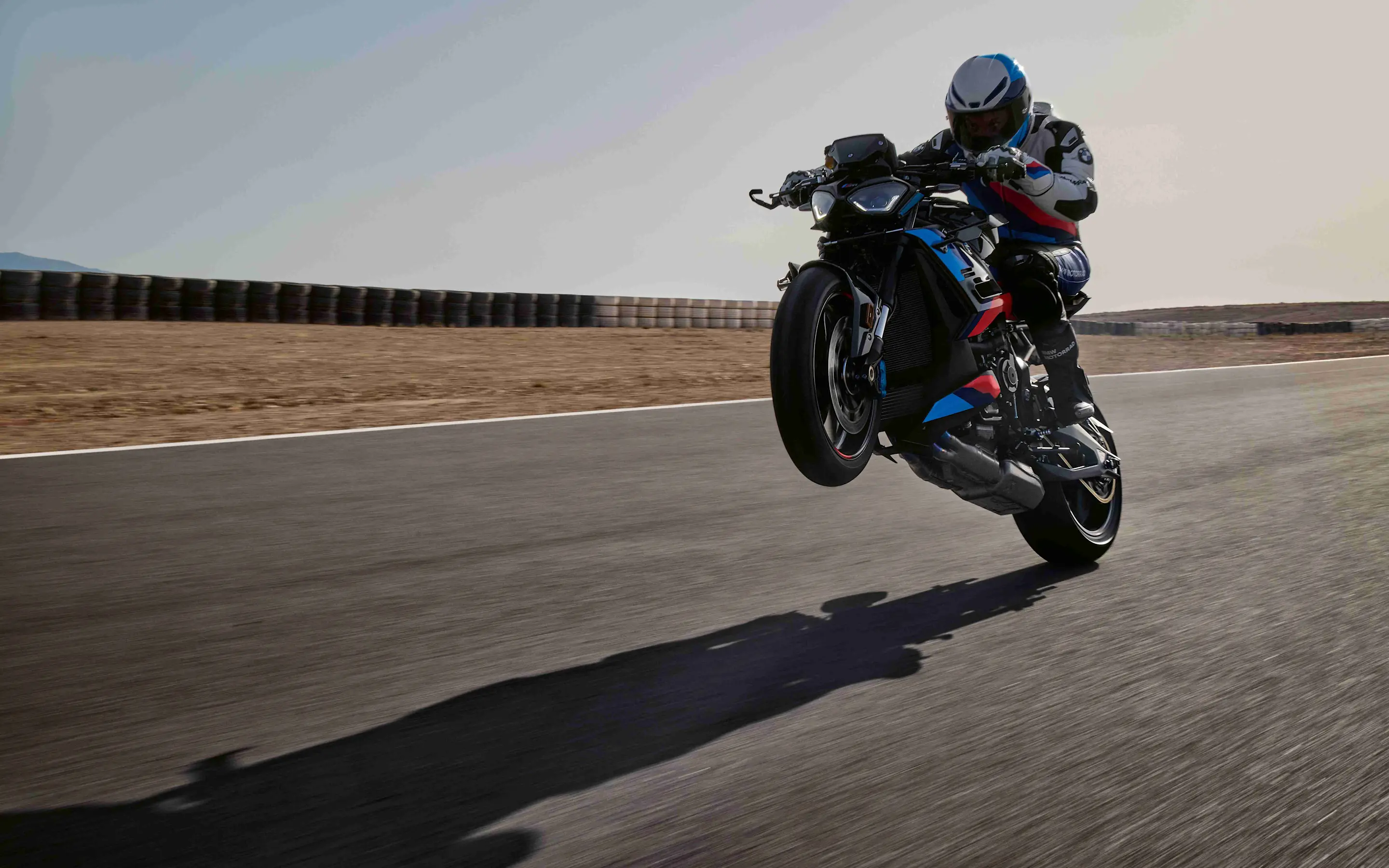 the new bmw m 1000 r