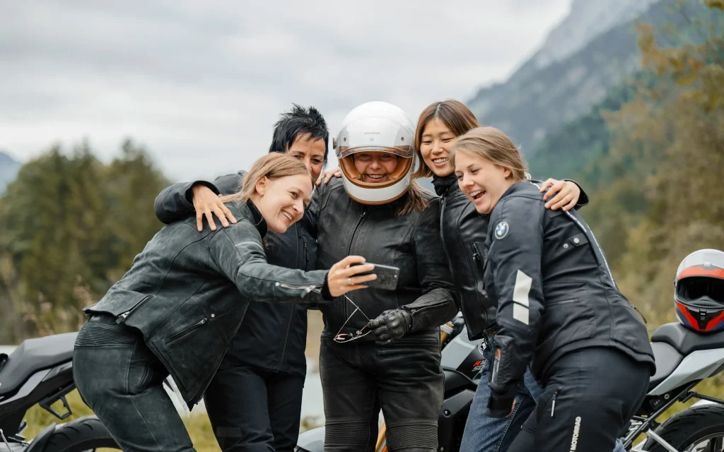 Ladies ride motorrad