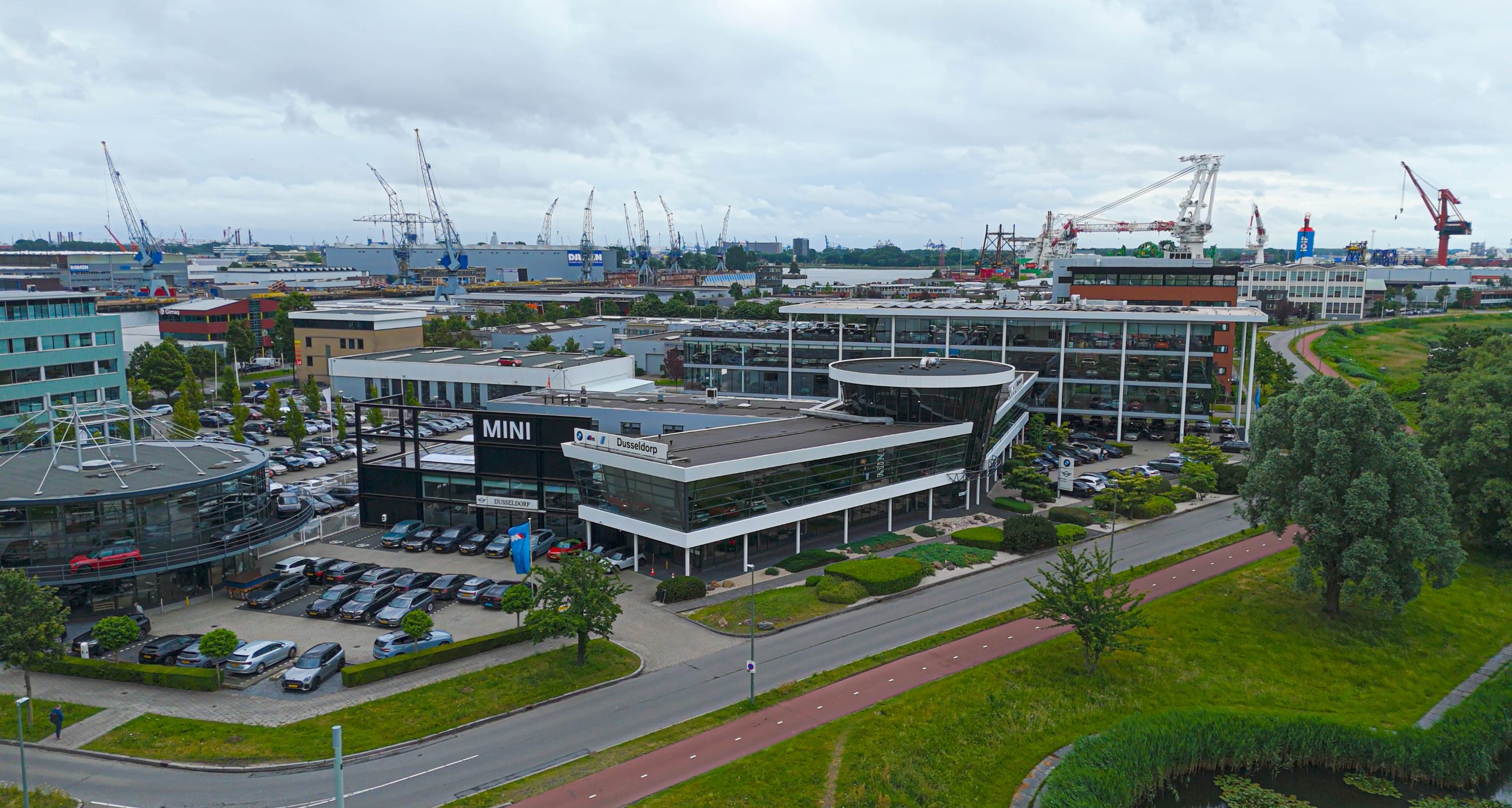 Vestiging in Schiedam van BMW & MINI. Rotterdam West